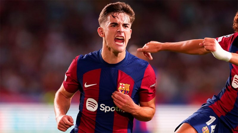 Gavi thuộc top 10 tiền vệ hay nhất thế giới thi đấu cho Barcelona